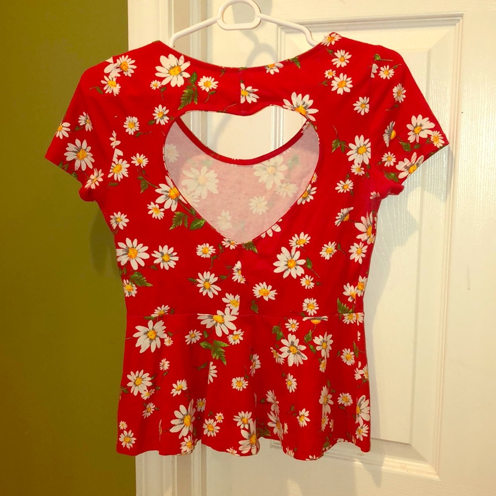 FOREVER 21 red daisy top